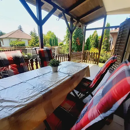Сasa de vacaciones Gabi Nyaraló Balatonfenyves